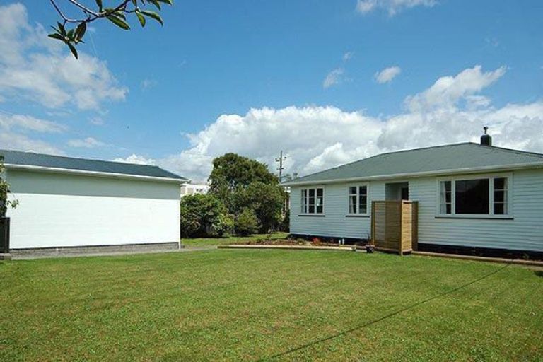 Photo of property in 20 Elliot Street, Inglewood, 4330