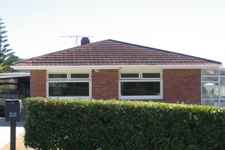 Photo of property in 16a Folkestone Street, Murrays Bay, Auckland, 0630