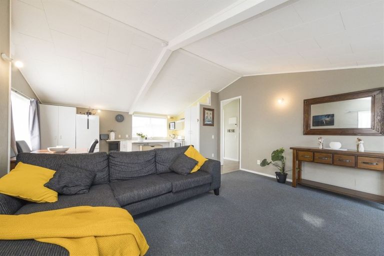 Photo of property in 30 Tiller Close, Kelvin Grove, Palmerston North, 4414