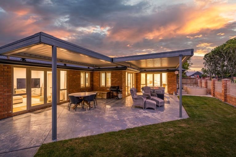 Photo of property in 27 Providence Place, Redwood, Christchurch, 8051