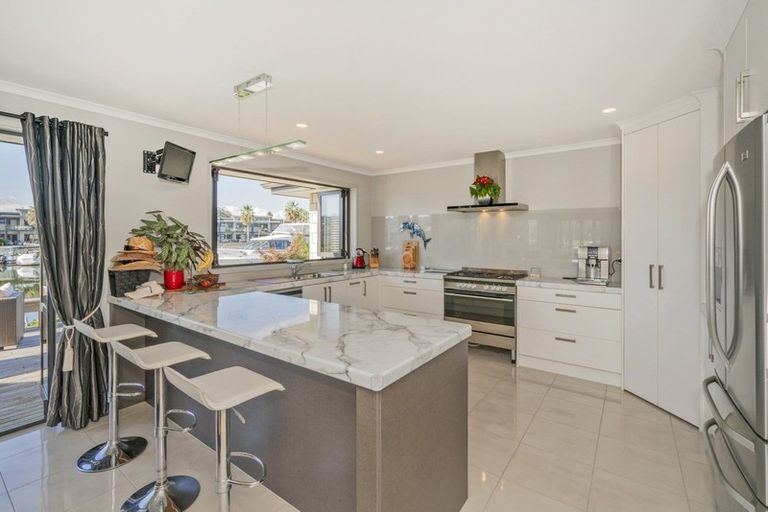 Photo of property in 10 Kelly Place, Whitianga, 3510