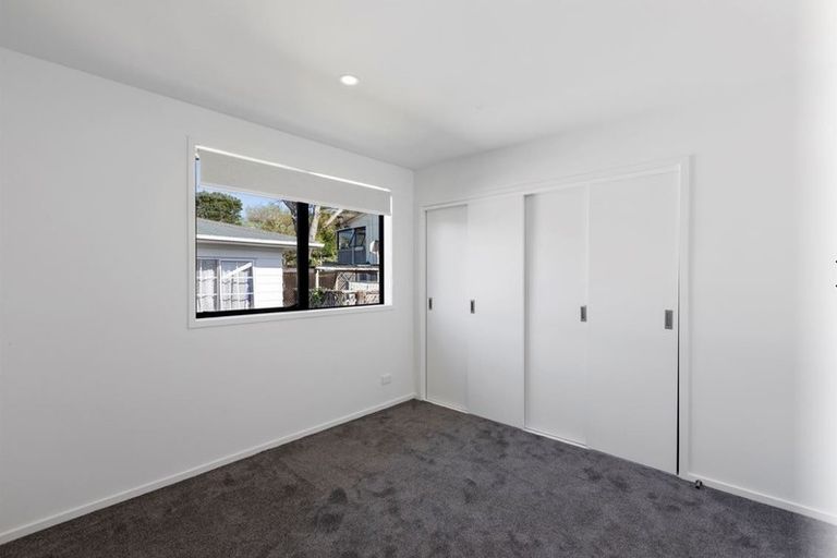 Photo of property in 5/80 Awaroa Road, Sunnyvale, Auckland, 0612