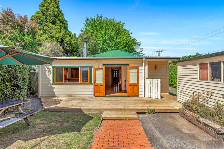 Photo of property in 4 Muhunoa West Road, Ohau, Levin, 5570