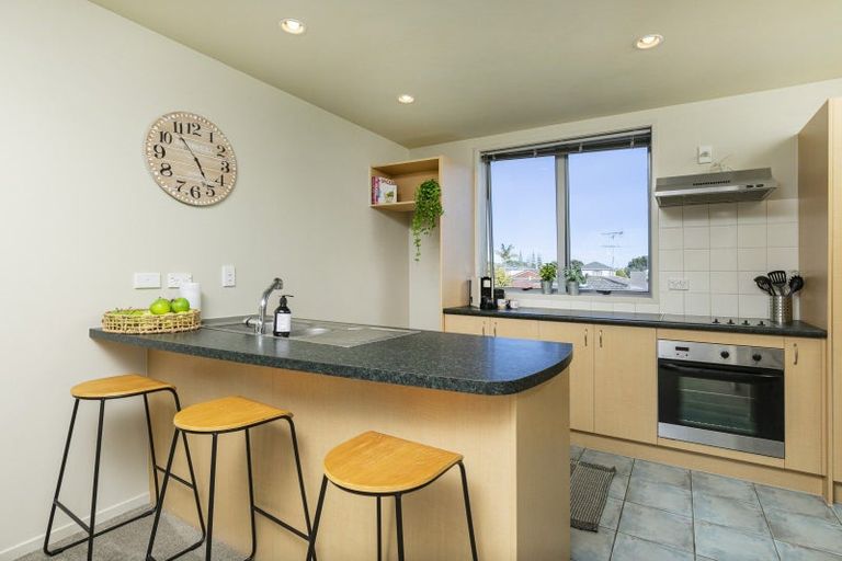 Photo of property in 8/3 Riverside Road, Orewa, 0931