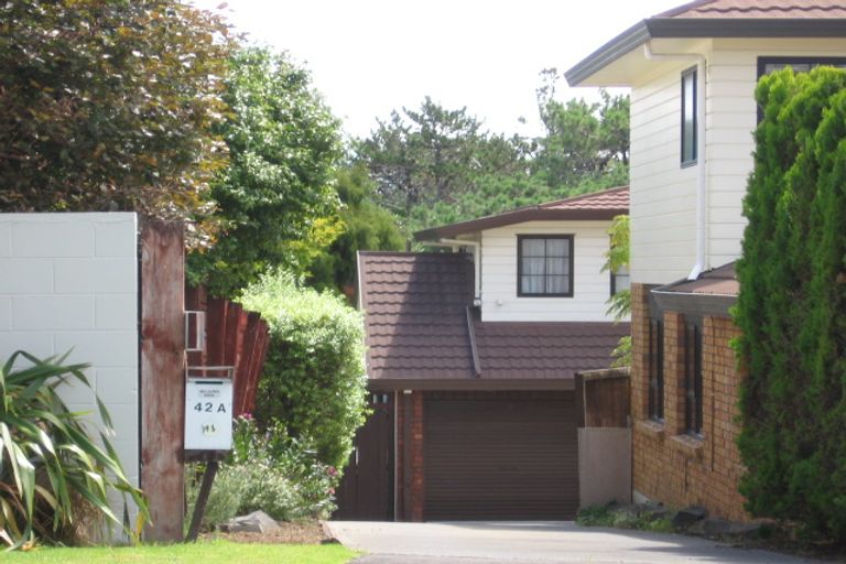 Photo of property in 2/42 Aberdeen Road, Campbells Bay, Auckland, 0620
