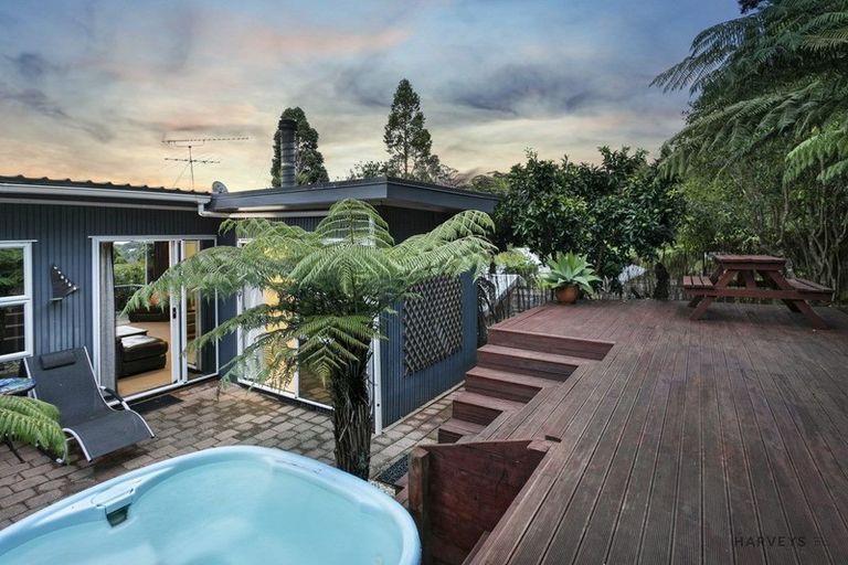 Photo of property in 94 Takahe Road, Titirangi, Auckland, 0604