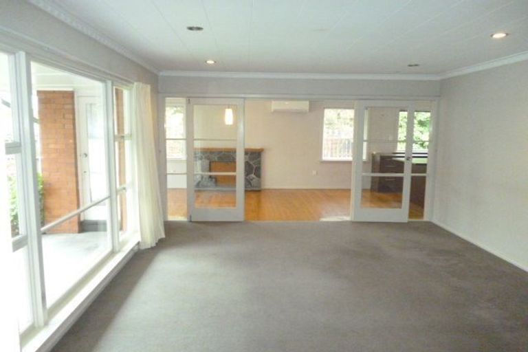 Photo of property in 17 Brookby Crescent, Avonhead, Christchurch, 8042