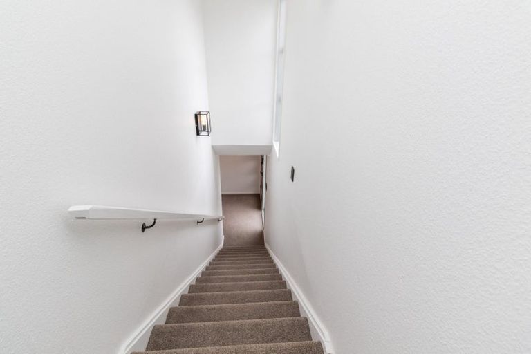 Photo of property in 30c Collins Avenue, Tawa, Wellington, 5028