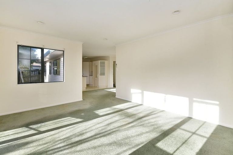 Photo of property in 1/20 Greta Place, Stanmore Bay, Whangaparaoa, 0932