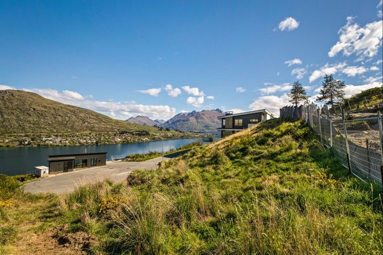 Photo of property in 2 Lynch Lane, Queenstown Hill, 9300