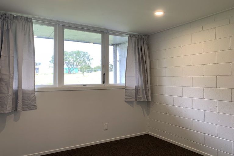 Photo of property in 4130 Great North Road, Glendene, Auckland, 0602