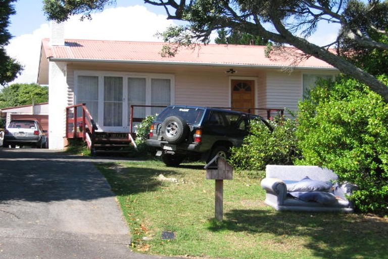 Photo of property in 17 Trojan Crescent, New Lynn, Auckland, 0600