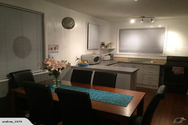 Photo of property in 14 Omega Street, Newlands, Wellington, 6037