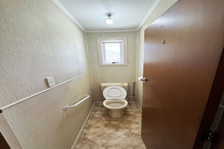 Photo of property in 16 Geelong Place, Burnside, Christchurch, 8053