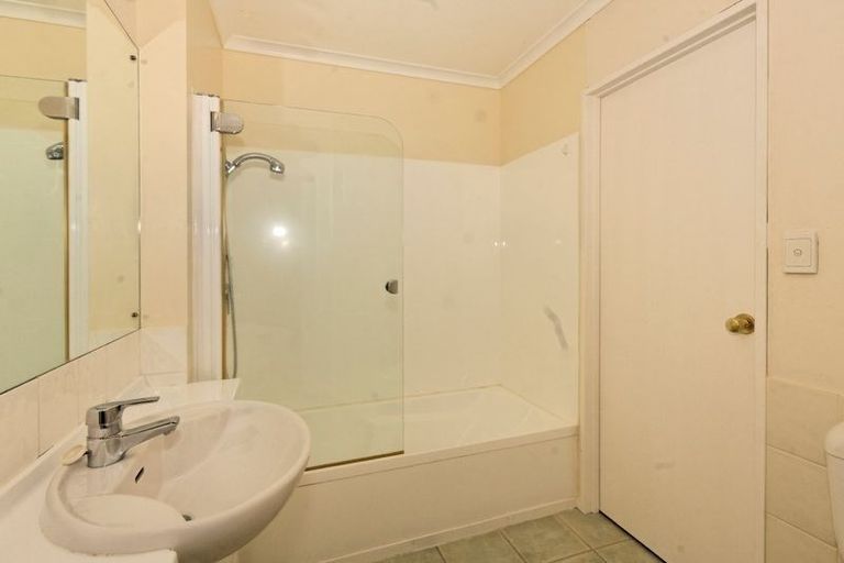 Photo of property in Tuscany Towers, 3/1 Ambrico Place, New Lynn, Auckland, 0600