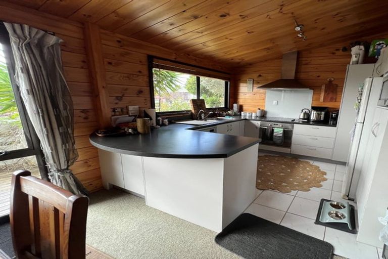 Photo of property in 9 Raphael Place, West Harbour, Auckland, 0618