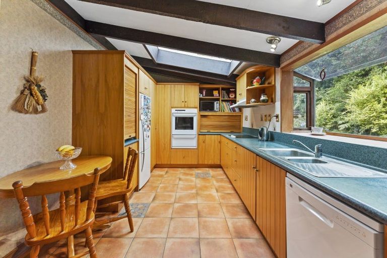 Photo of property in 312 Moores Valley Road, Wainuiomata, 5373