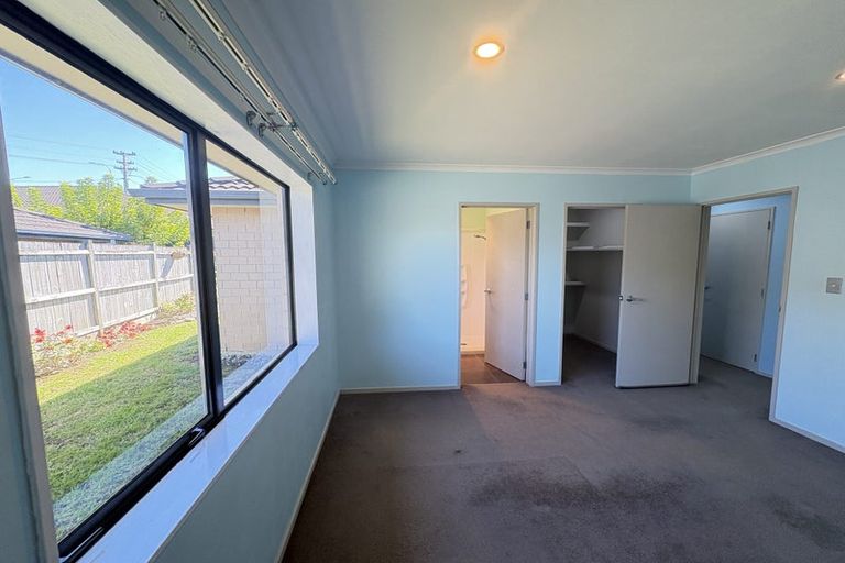 Photo of property in 53 Makora Road, Massey, Auckland, 0614