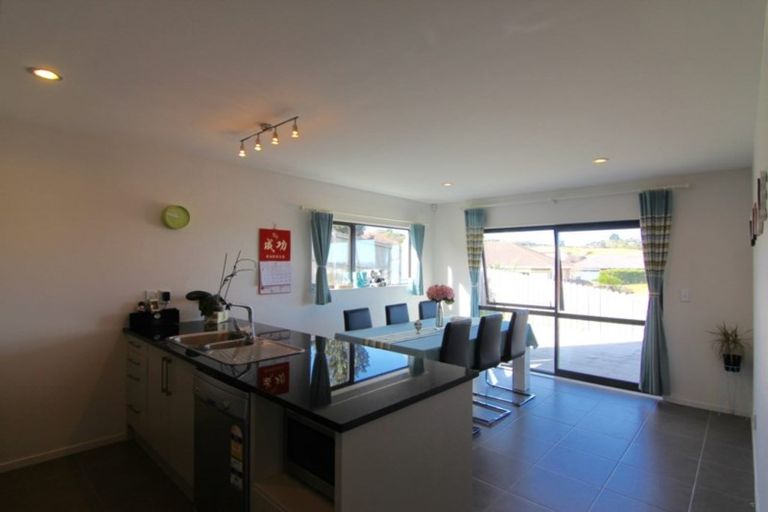 Photo of property in 69 Kirikiri Drive, Papakura, 2110
