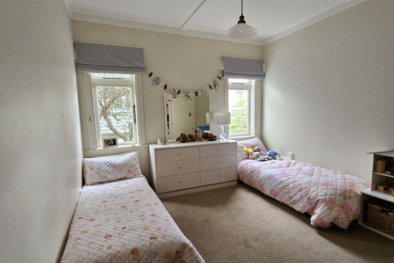 Photo of property in 8 Newcombe Crescent, Karori, Wellington, 6012