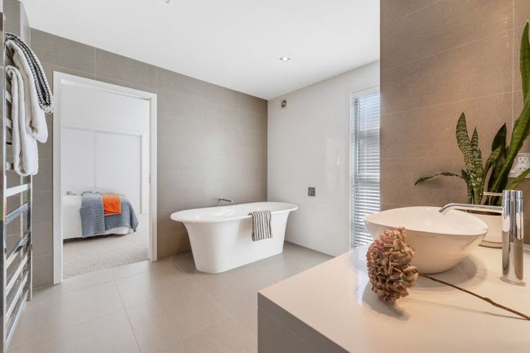 Photo of property in 8 The Parade, Bucklands Beach, Auckland, 2012