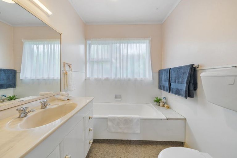 Photo of property in 32 Cranwell Street, Churton Park, Wellington, 6037