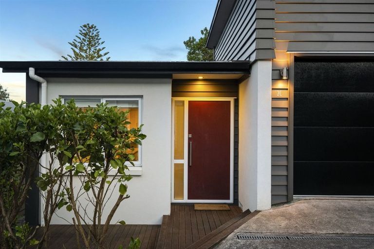 Photo of property in 2c Zion Road, Birkenhead, Auckland, 0626