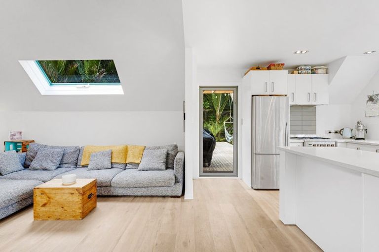 Photo of property in 96 Motutara Road, Muriwai, Waimauku, 0881