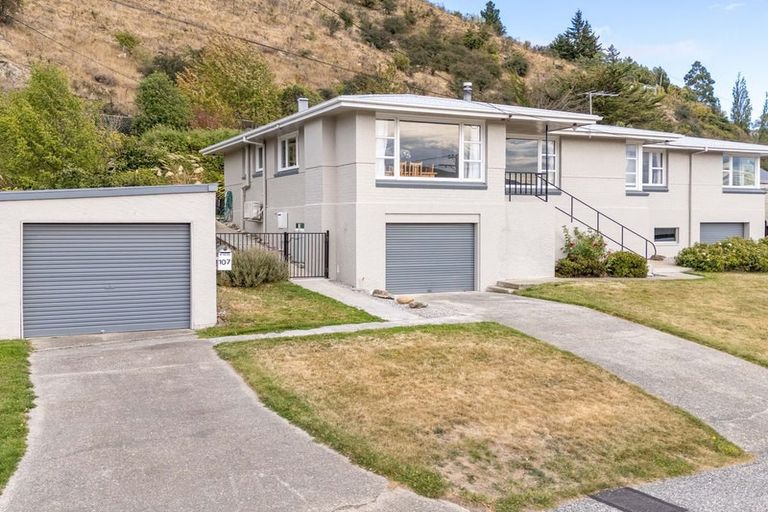 Photo of property in 107 Branxholm Street, Roxburgh, 9500