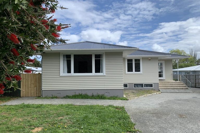 Photo of property in 18 Sabulite Road, Kelston, Auckland, 0602