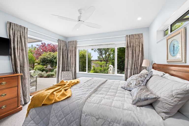 Photo of property in 2a Busby Hill, Havelock North, 4130