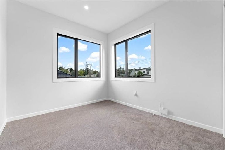 Photo of property in 1/1 Brian Avenue, Forrest Hill, Auckland, 0620
