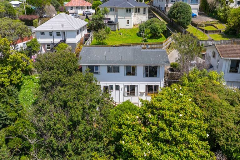 Photo of property in 15a Kereru Bend, Tawa, Wellington, 5028