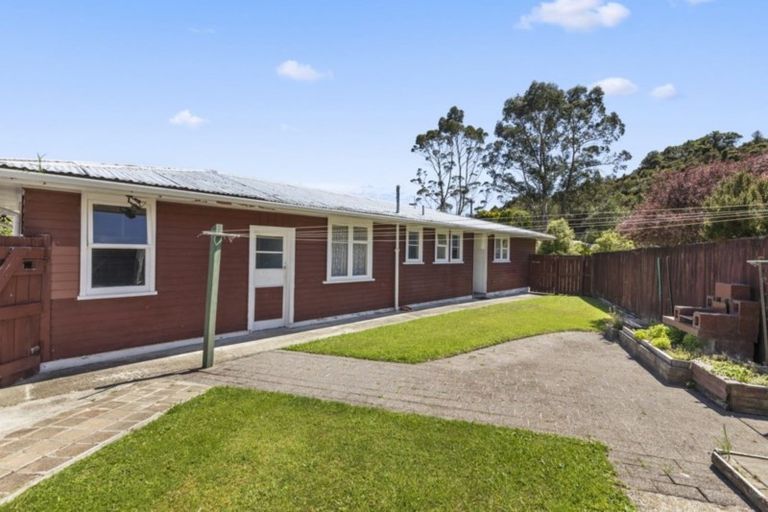 Photo of property in 2 Lowry Crescent, Stokes Valley, Lower Hutt, 5019