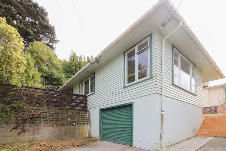 Photo of property in 28 Arapiko Street, Johnsonville, Wellington, 6037