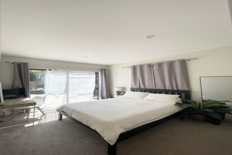 Photo of property in 30 Sartors Avenue, Northcross, Auckland, 0630
