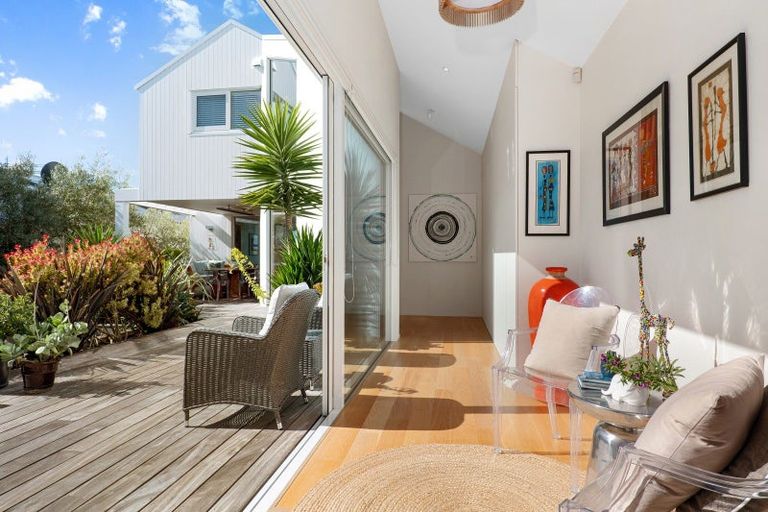 Photo of property in 117 Main Road, Redcliffs, Christchurch, 8081