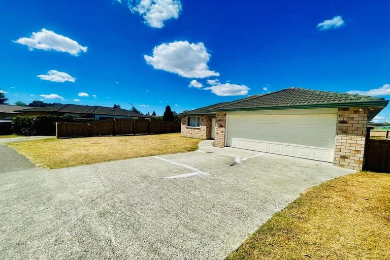 Photo of property in 20 Castlefinn Drive, Weymouth, Auckland, 2103