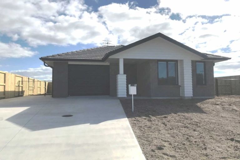 Photo of property in 4 Komata Crescent, Papamoa Beach, Papamoa, 3118