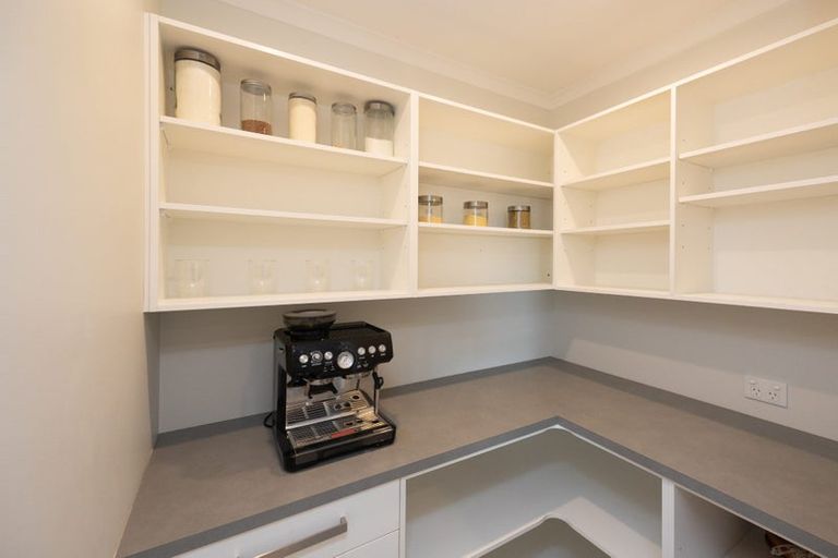 Photo of property in 6 Atlantic Drive, Fitzherbert, Palmerston North, 4410
