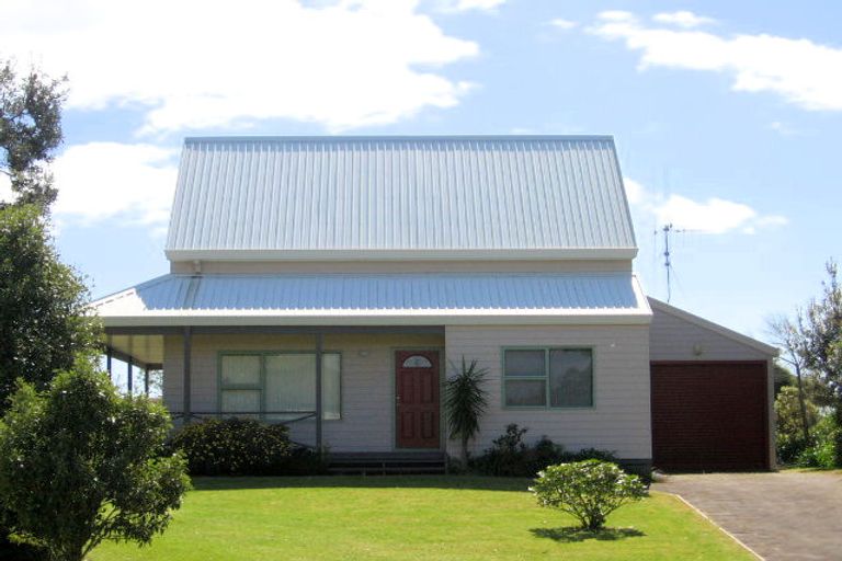 Photo of property in 17 Papaunahi Road, Bowentown, Waihi Beach, 3177