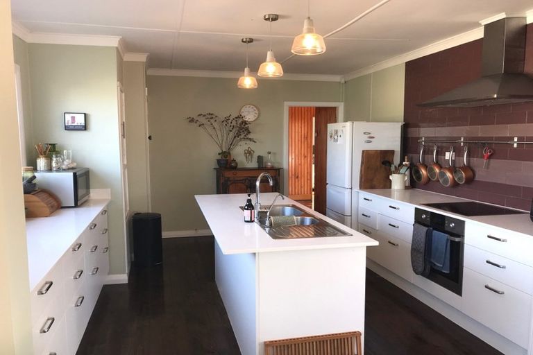 Photo of property in 51 Awaroa Road, Sunnyvale, Auckland, 0612