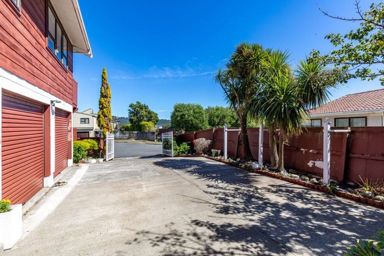 Photo of property in 49 Kinloch Place, Papakowhai, Porirua, 5024