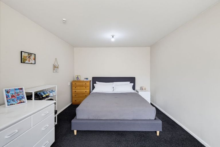 Photo of property in 2/7 Curletts Road, Sockburn, Christchurch, 8042
