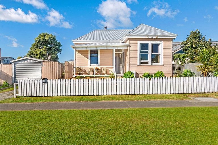 Photo of property in 16 Queens Road, Elgin, Gisborne, 4010