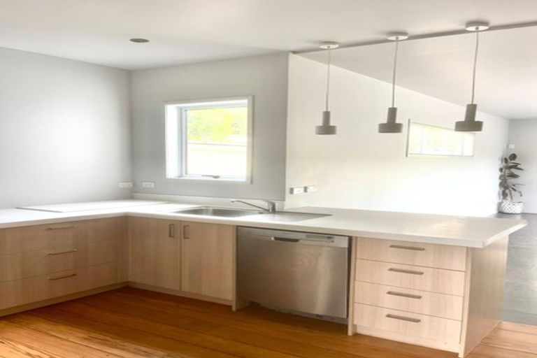 Photo of property in 164 Queen Street, Northcote Point, Auckland, 0627