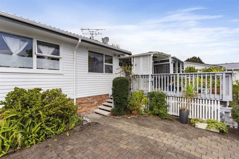 Photo of property in 11 Paragon Avenue, Beach Haven, Auckland, 0626