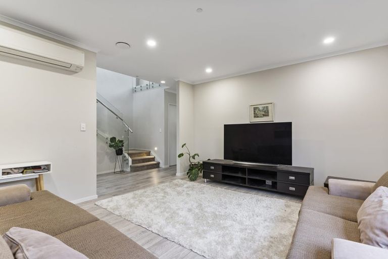 Photo of property in 25 Drumbuoy Drive, Flat Bush, Auckland, 2019