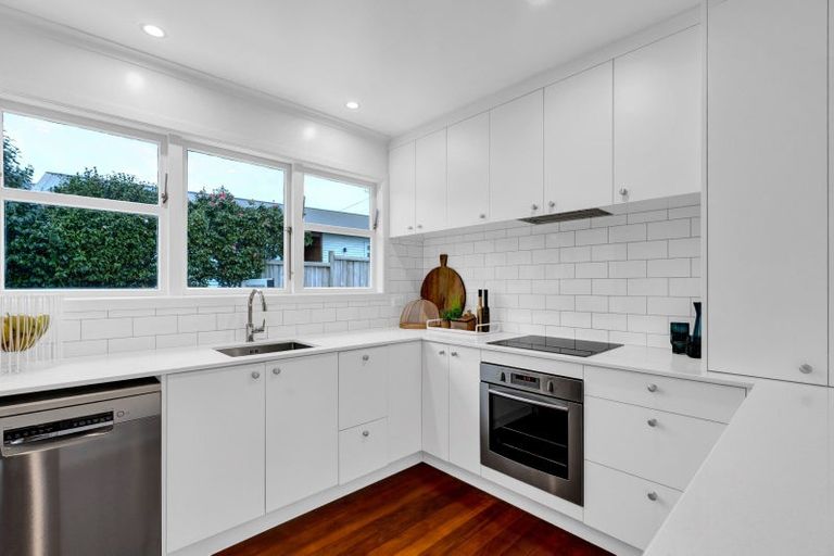 Photo of property in 93 Govett Avenue, Frankleigh Park, New Plymouth, 4310