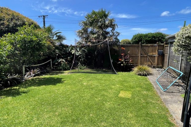 Photo of property in 54 Amaru Road, One Tree Hill, Auckland, 1061